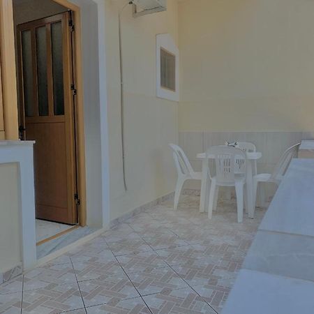 Ava'S Guesthouse Εξαμίλιο Εξωτερικό φωτογραφία