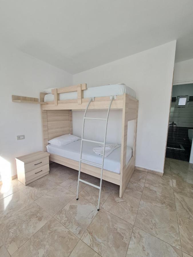 Ava'S Guesthouse Εξαμίλιο Εξωτερικό φωτογραφία